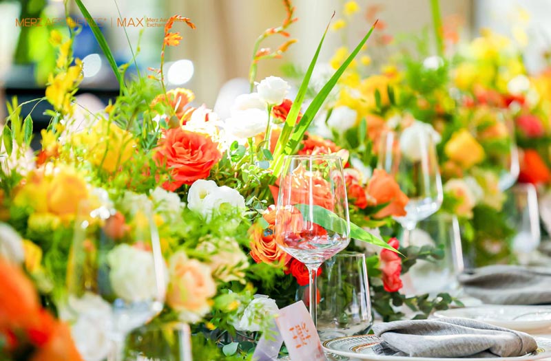 活動(dòng)現(xiàn)場鮮花藝布置怎么選擇呢？